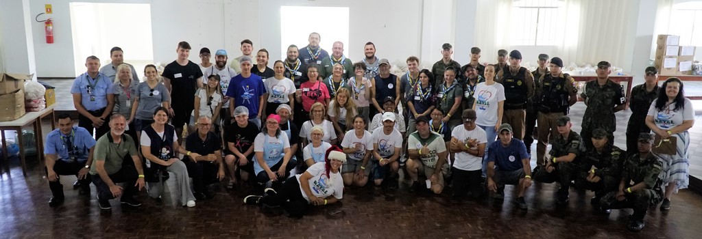 03-12-2023 Entrega de donativos Natal Solidário Curitiba - Equipe UM (31).jpg